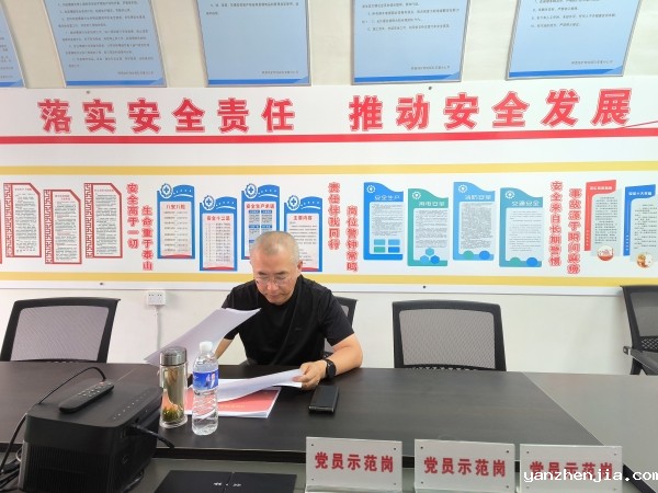 031722683997998407.jpeg 领导_副本.jpg